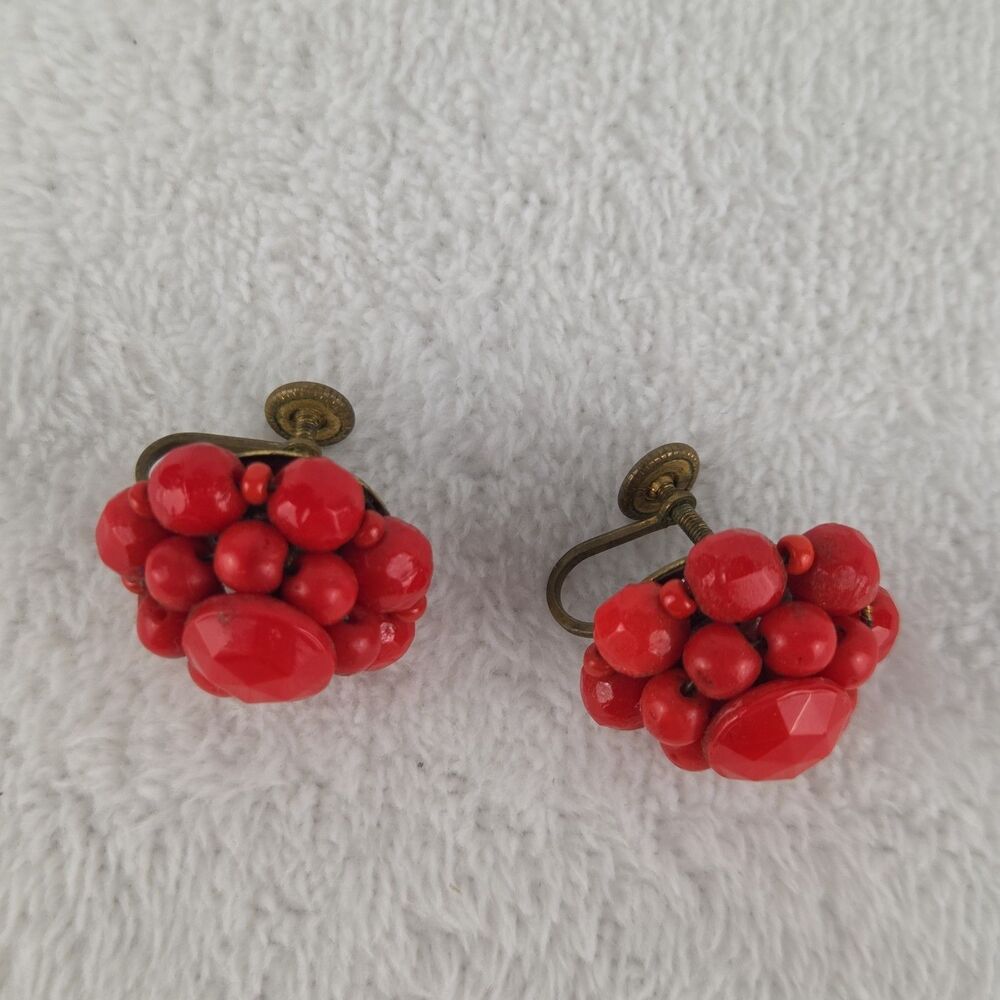 Vintage MCM Red Beaded Cluster Screw Back Earrings 1950s 1960s Costume Jewelry - Picture 3 of 9